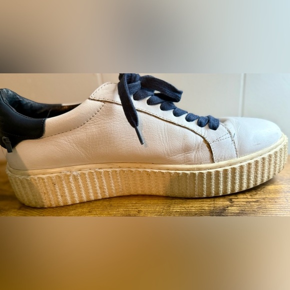 J Slides Women's Parker Fashion Sneaker, White/Navy, Size 10 - Picture 8 of 9